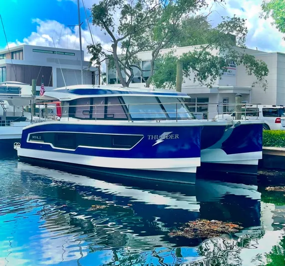 Thunder Yacht Photos Pics 