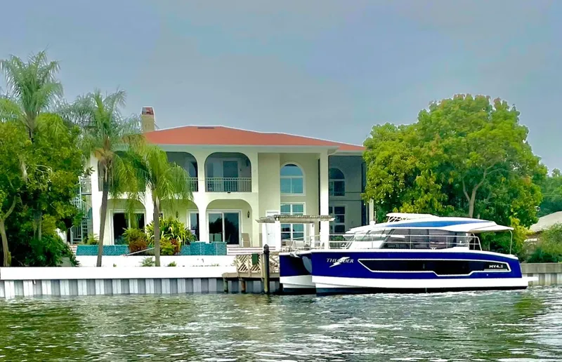 Thunder Yacht Photos Pics 