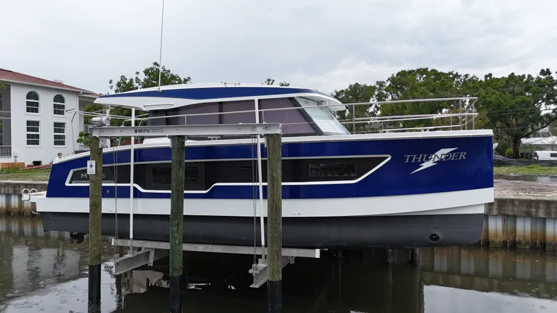 Thunder Yacht Photos Pics 