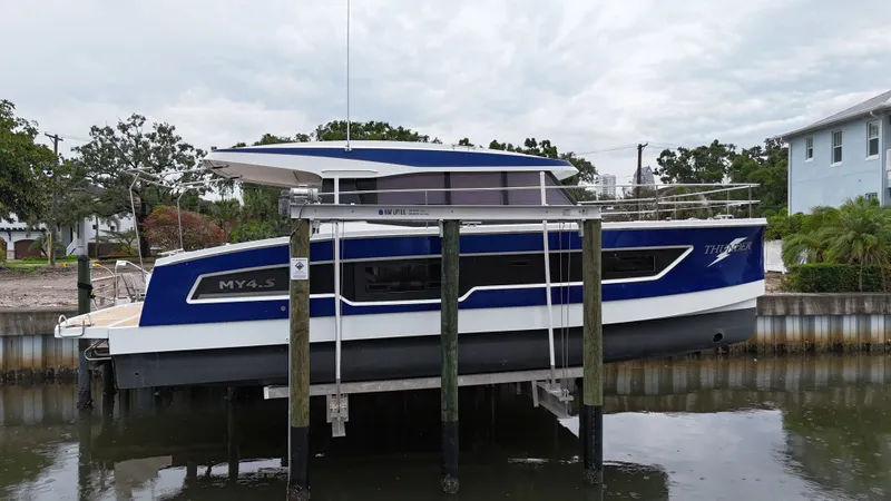 Thunder Yacht Photos Pics 