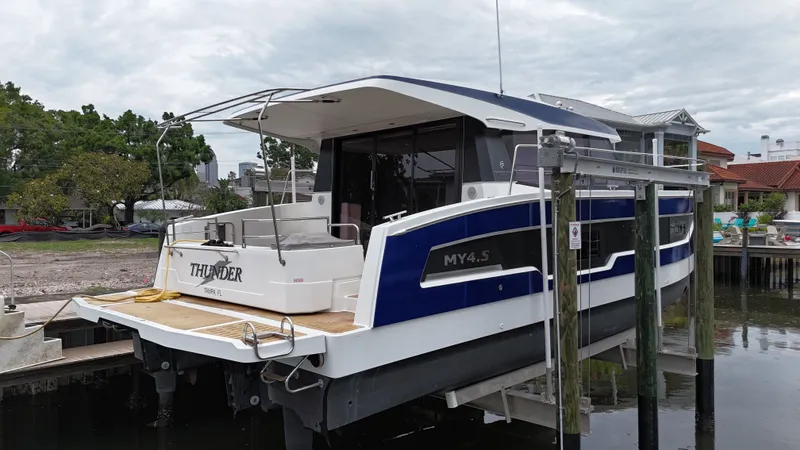 Thunder Yacht Photos Pics 