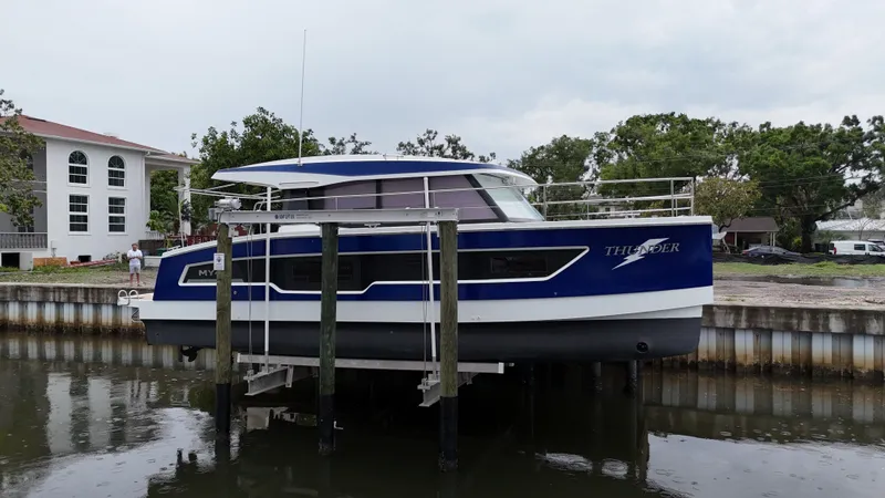 Thunder Yacht Photos Pics 