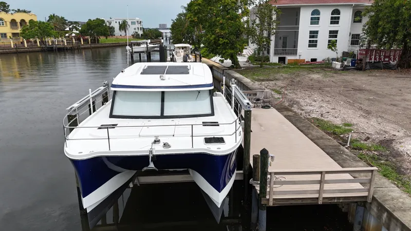 Thunder Yacht Photos Pics 