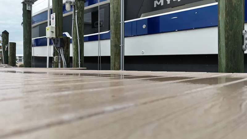 Thunder Yacht Photos Pics 