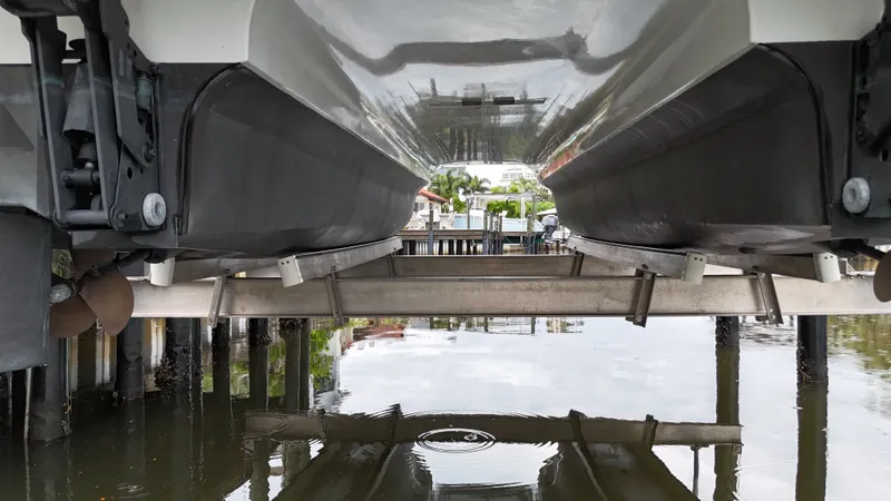 Thunder Yacht Photos Pics 