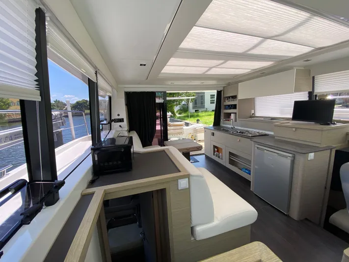 Thunder Yacht Photos Pics 