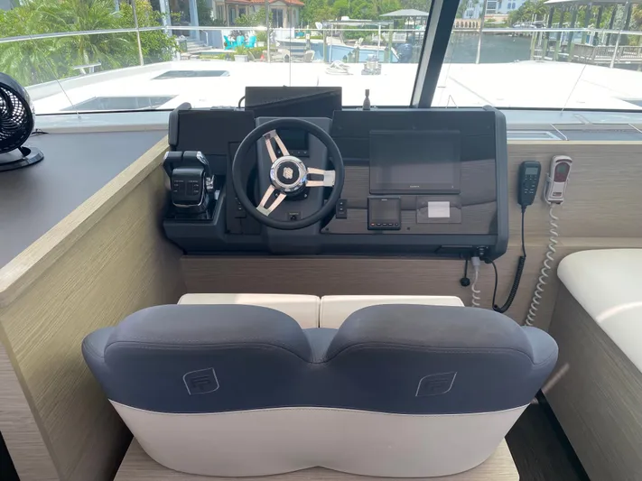 Thunder Yacht Photos Pics 