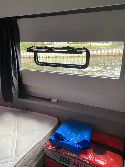 Thunder Yacht Photos Pics 