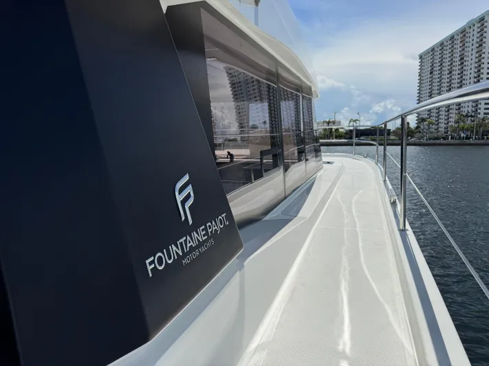 Bebe Yacht Photos Pics 