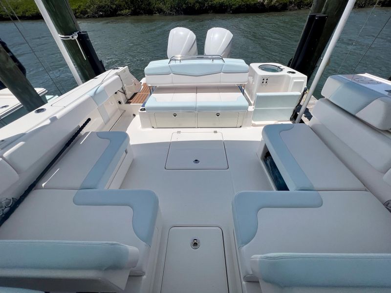 2019 Robalo R317 Dual Console