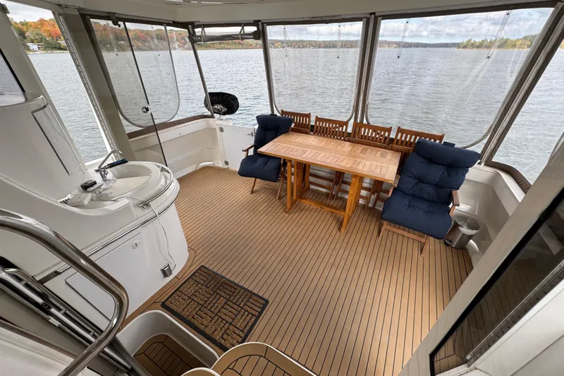  Yacht Photos Pics 2002 Carver 466 Motor Yacht interior with dining area and lake view.