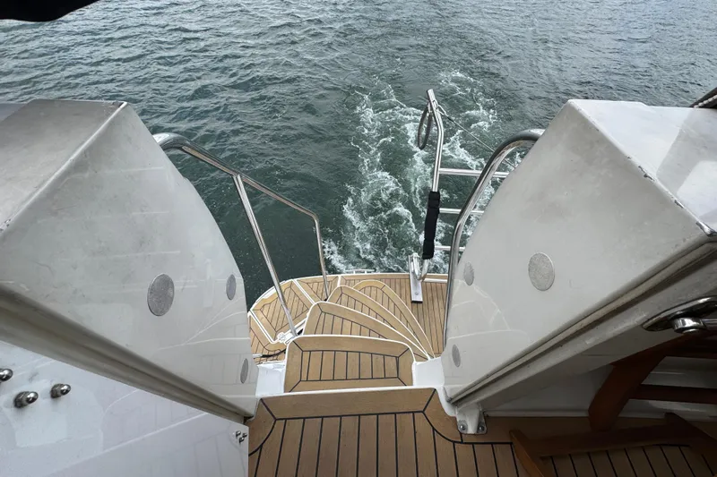  Yacht Photos Pics Carver 466 Motor Yacht 2002, stairs leading to water.