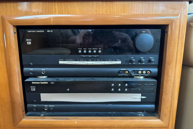 Yacht Photos Pics Harman Kardon audio system in 2002 Carver 466 Motor Yacht, featuring AVR 110 and DVD 5.