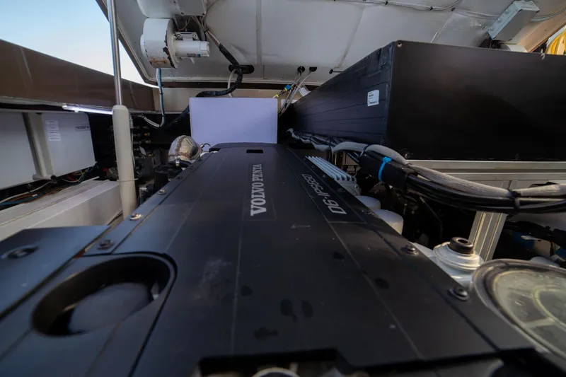 Tender Owl Yacht Photos Pics Hydraulic Lift Engine Compartment