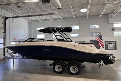 Sea Ray SPX 230 Outboard