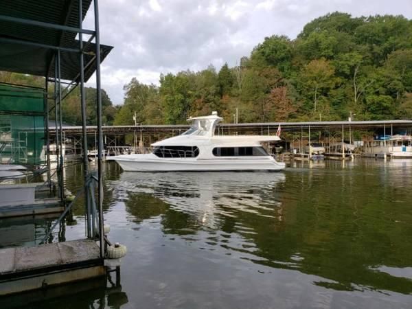 1998 Bluewater Coastal Cruiser 520 Yacht