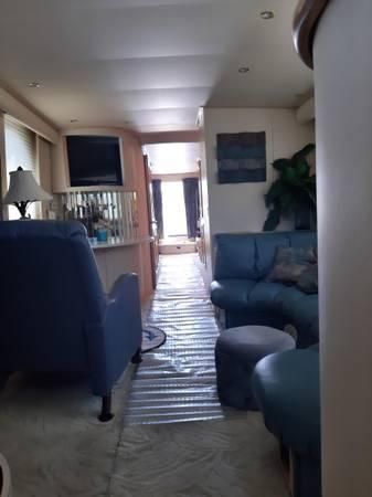 1998 Bluewater Coastal Cruiser 520 Yacht