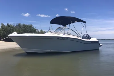 Grady-White Freedom 215