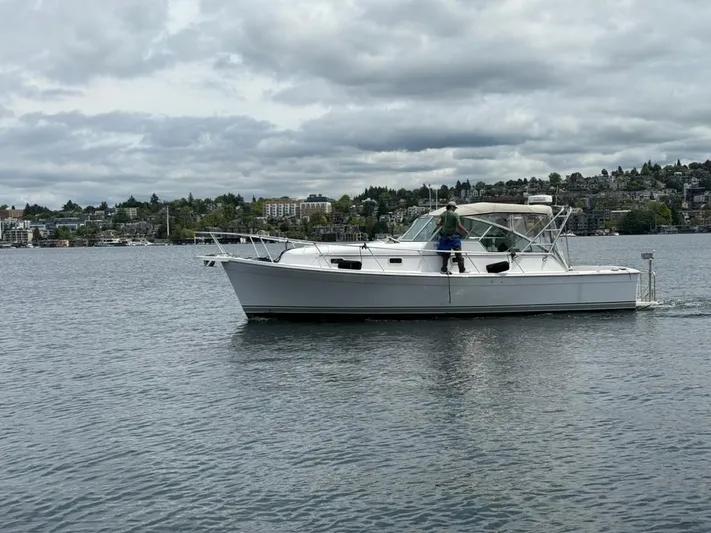 Christina Lee Yacht Photos Pics 2000 Mainship Pilot 34 cruising on a calm lake under cloudy skies.
