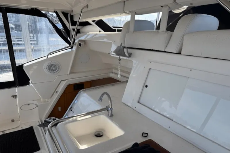 Living Room Yacht Photos Pics 