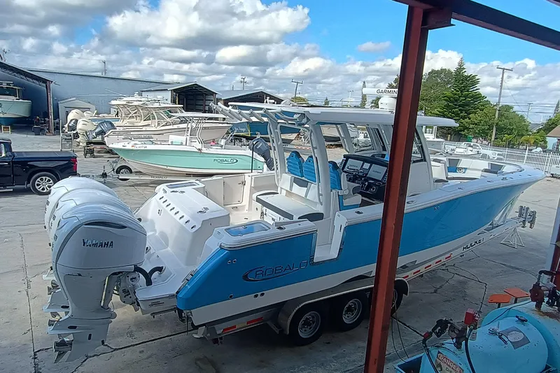 360-105 Yacht Photos Pics 2026 Robalo R360 Center Console boat with Yamaha engines in a marina setting.