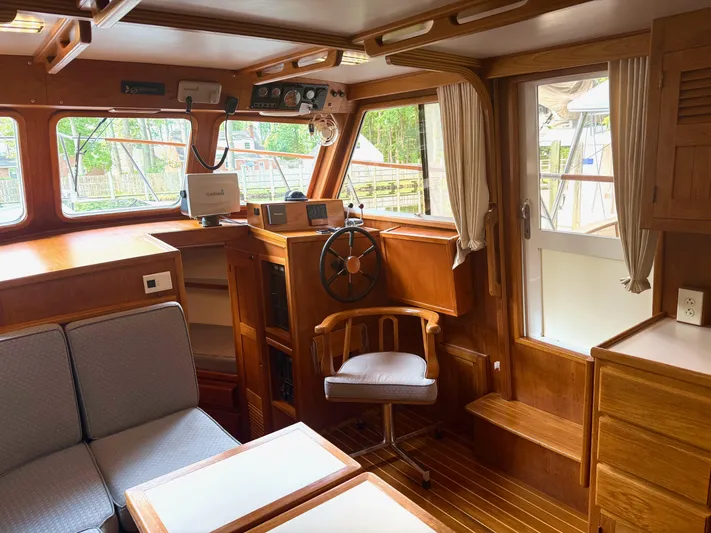 Winds Of Change Yacht Photos Pics Lower Helm