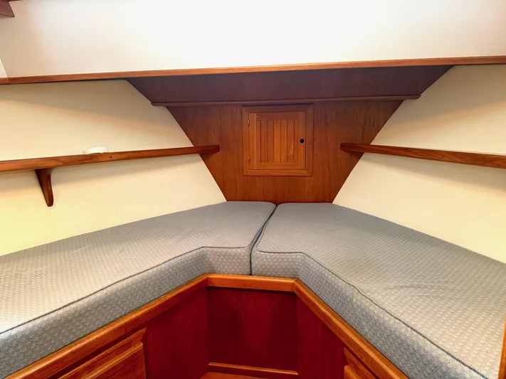Winds Of Change Yacht Photos Pics Guest V-Berth