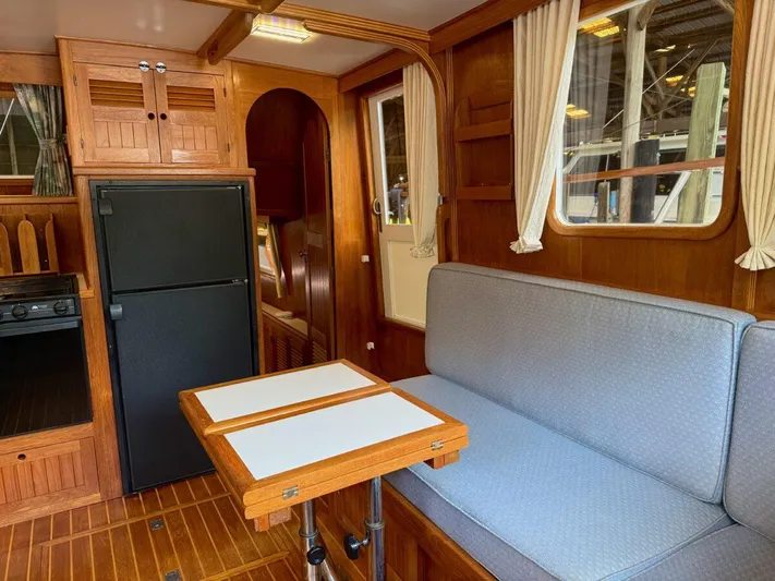 Winds Of Change Yacht Photos Pics Saloon/Galley