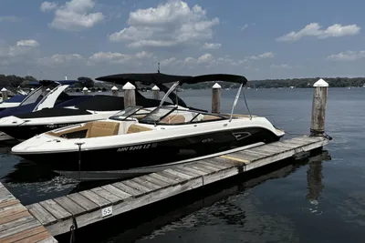 Sea Ray 230 SLX