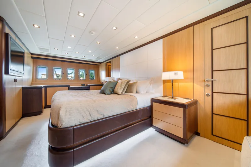 Daya Yacht Photos Pics Luxurious bedroom interior of 2007 Mangusta 105 yacht with modern design and elegant furnishings.