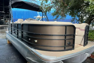 South Bay 220 CR