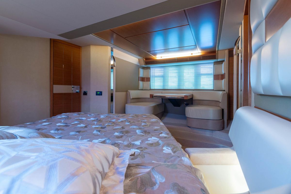 2013 Azimut 66 