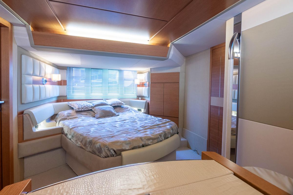 2013 Azimut 66 