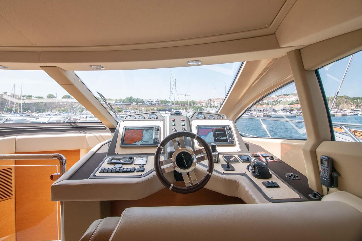 2013 Azimut 66 