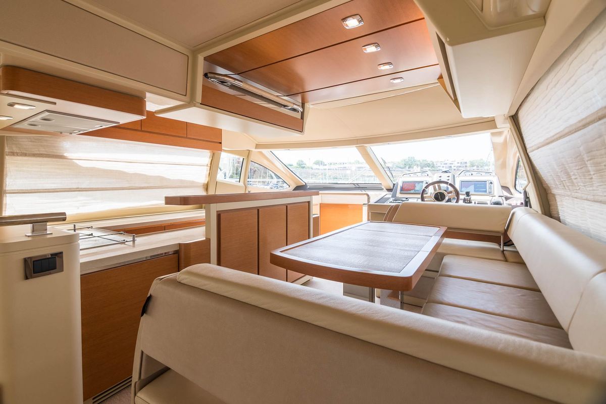 2013 Azimut 66 