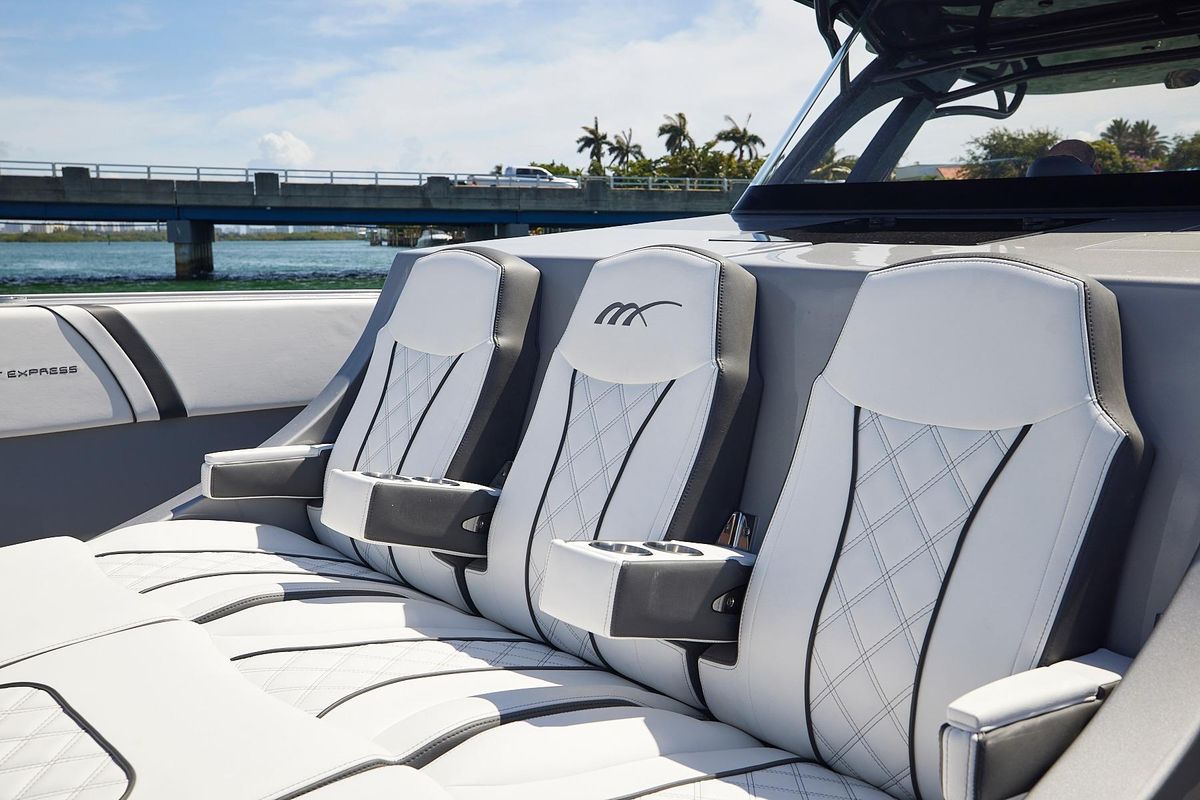 2022 Midnight Express 43 
