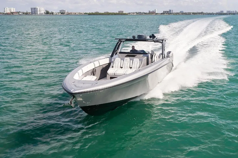 Devenzo Yacht Photos Pics 2022 Midnight Express 43 Open boat cruising on clear blue water.