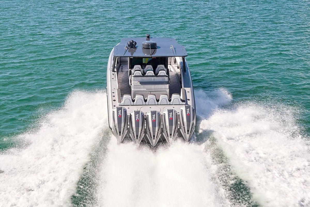 2022 Midnight Express 43 
