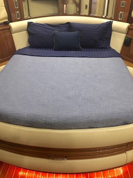 2004 Marquis 65