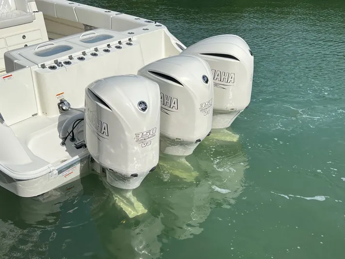  Yacht Photos Pics 2015 Hydra-sports 42 Custom - Image 18