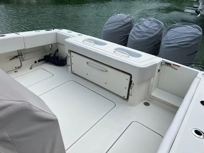  Yacht Photos Pics 2015 Hydra-sports 42 Custom - Image 50