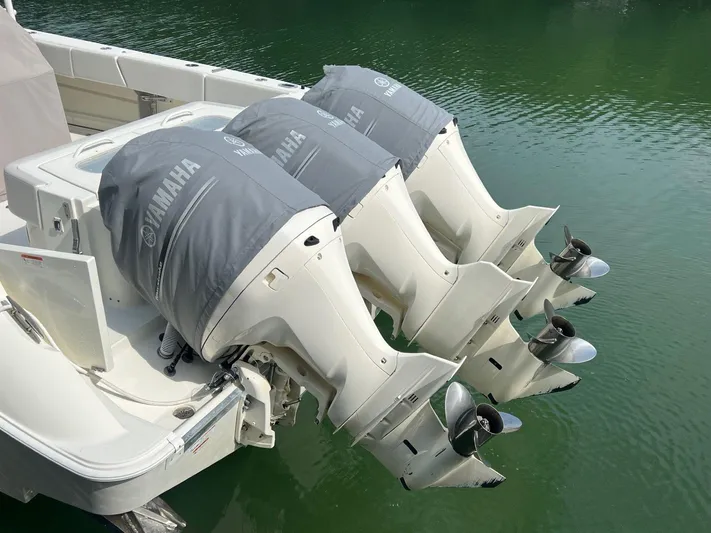  Yacht Photos Pics 2015 Hydra-sports 42 Custom - Image 80