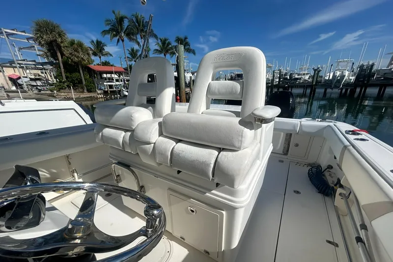 The Homestretch Yacht Photos Pics 2014 Boston Whaler - Helm seating
