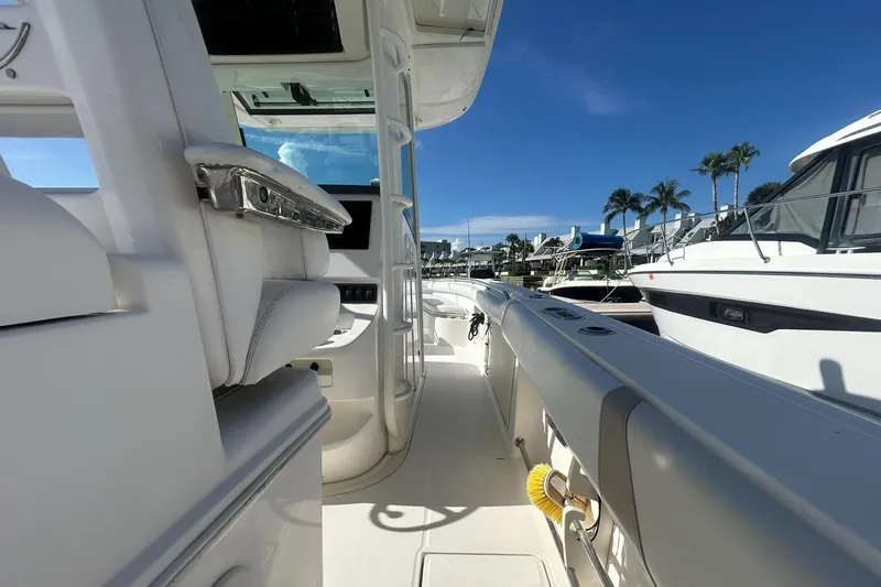 The Homestretch Yacht Photos Pics 2014 Boston Whaler - Starboard