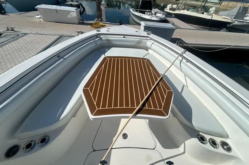 The Homestretch Yacht Photos Pics 2014 Boston Whaler - Bow