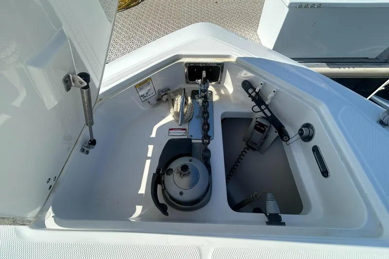 The Homestretch Yacht Photos Pics 2014 Boston Whaler - Windlass