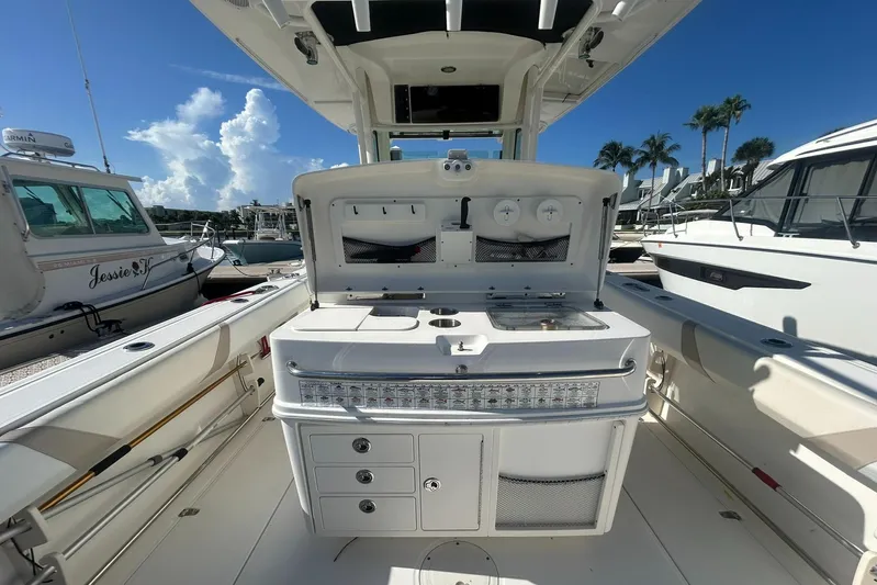 The Homestretch Yacht Photos Pics 2014 Boston Whaler - Leaning post