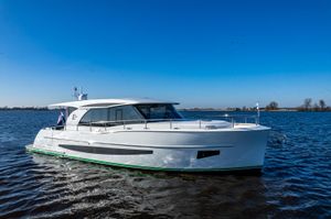 2022 Boarncruiser 1280 Elegance Sedan - HYBRIDE