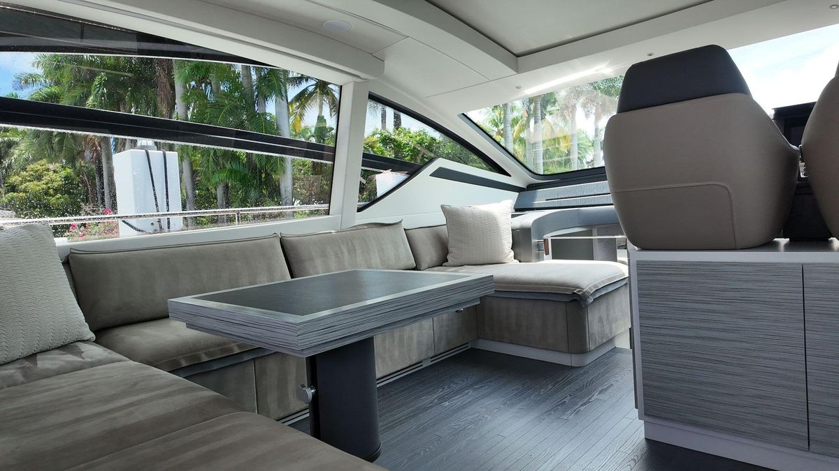 2022 Pershing 62 