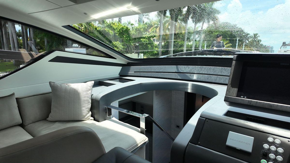 2022 Pershing 62 